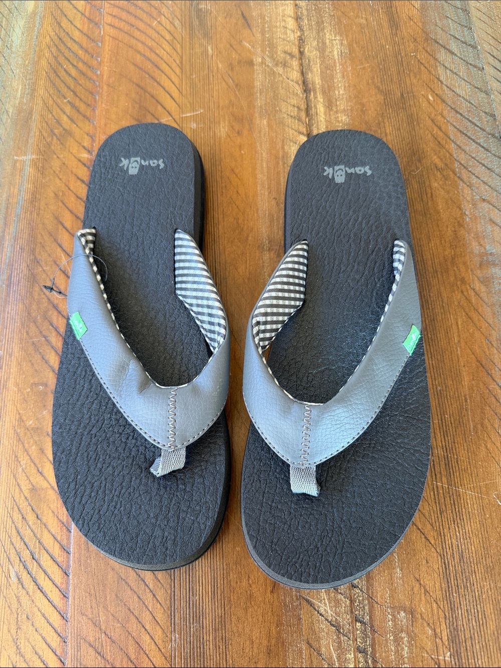 Women’s Sanuk Flip Flop Sandal Shoe Gray New NWOT 9